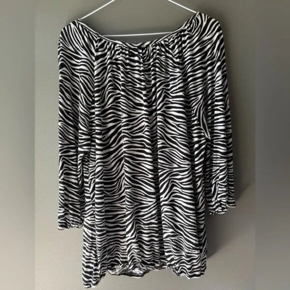 Michael Kors size 1X Zebra Print Women's Top, scoop neck, banded cuffs and hem - Picture 2 of 7